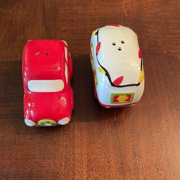 Holiday Car and Camper Salt & Pepper Shakers New - Picture 3 of 5